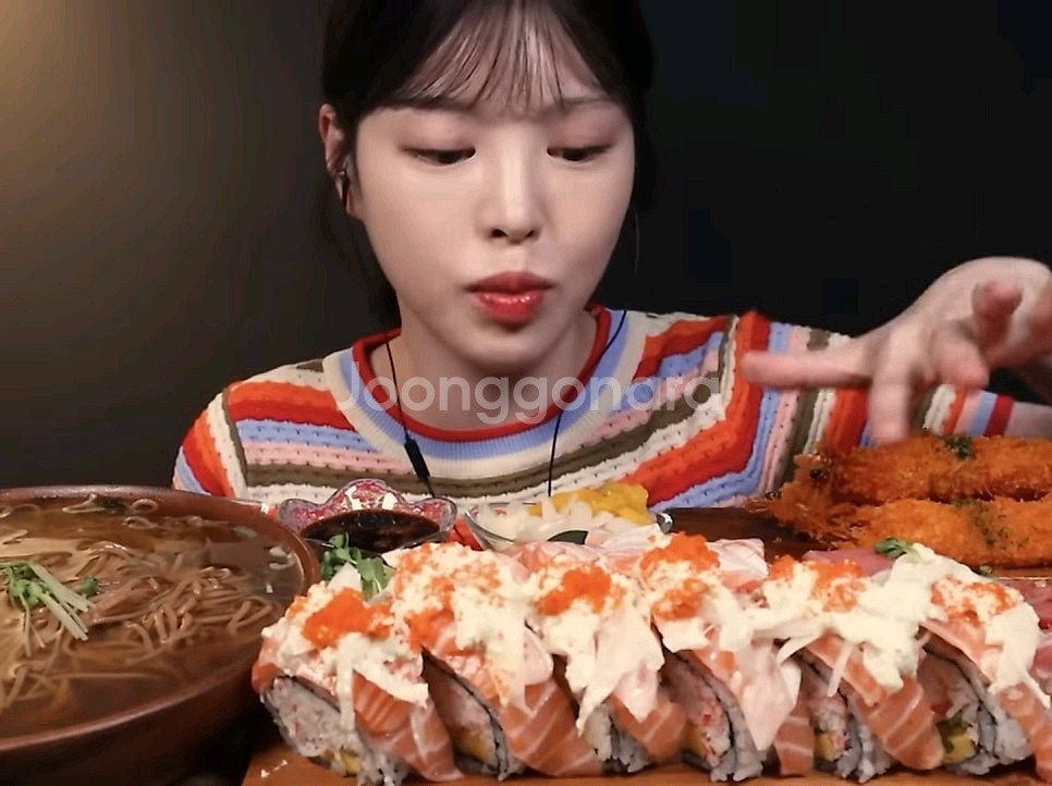 문복희 착용) 레인보우 스트라이프 반팔 니트 티셔츠 / 소솔마켓 애프터먼데이 소녀레시피 영앤리치 프렌치오브 육육걸즈--7