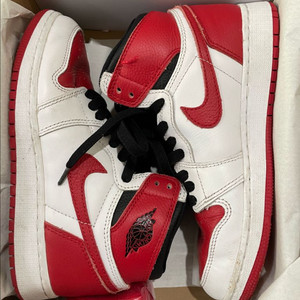 나이키 에어조던1 레트로 HIGH OG GS 4Y 판매합니다. 이미지