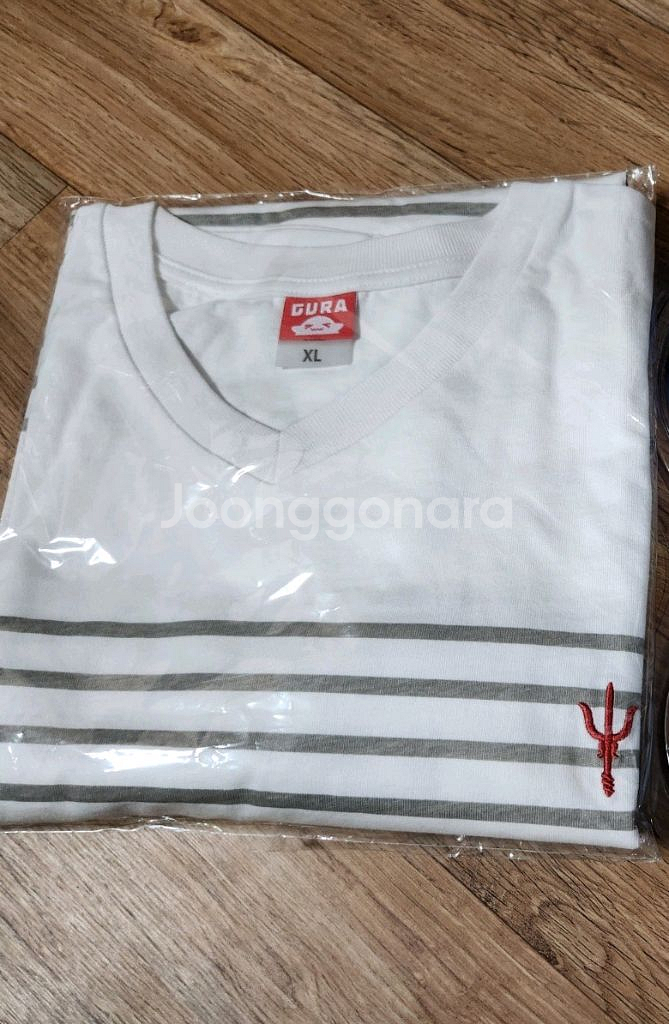 홀로라이브X애니플러스 한정판 가우르 구라 티셔츠(미개봉)--1