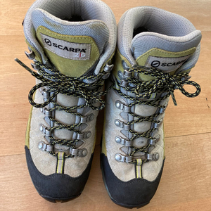 스카르파 등산화 230