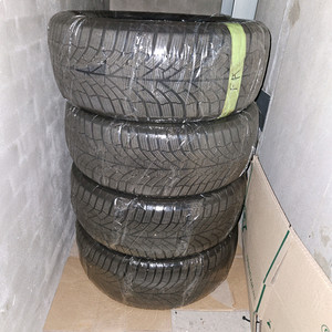 235 45 18 금호 윈터 4개 38만