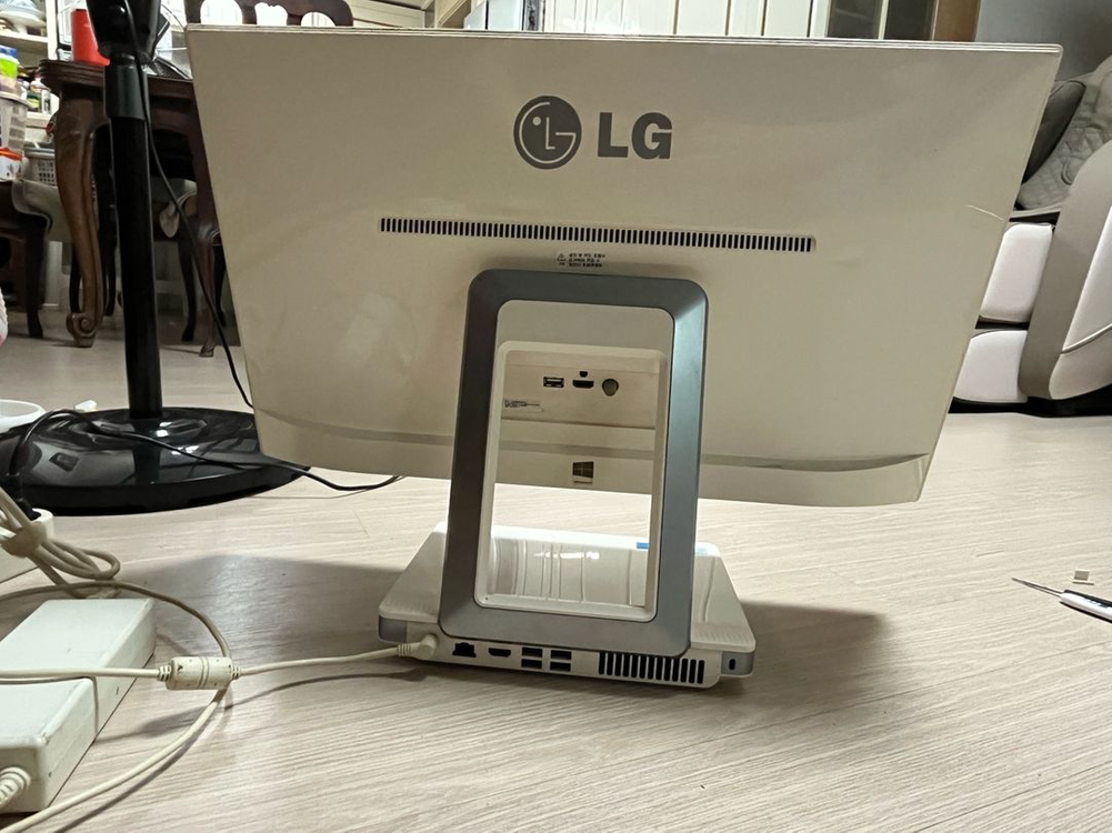 LG V320 일체형 PC 이미지