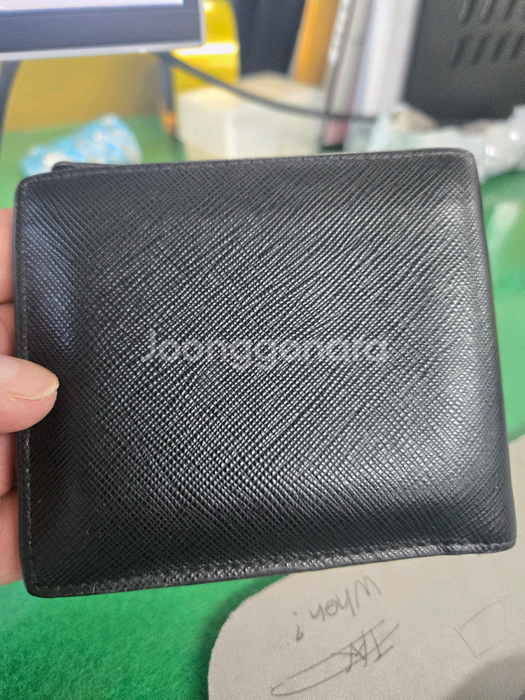 프라다 사피아노 반지갑 팝니다. 10만원--1