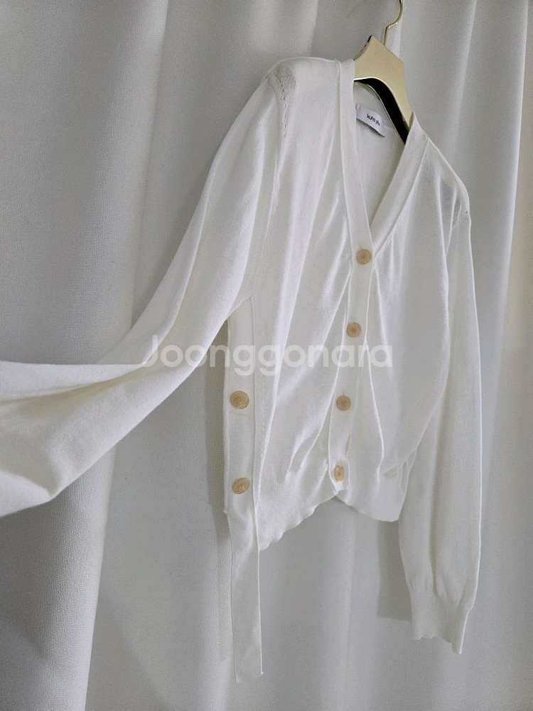 구호 플러스 화이트 니트 가디건--6