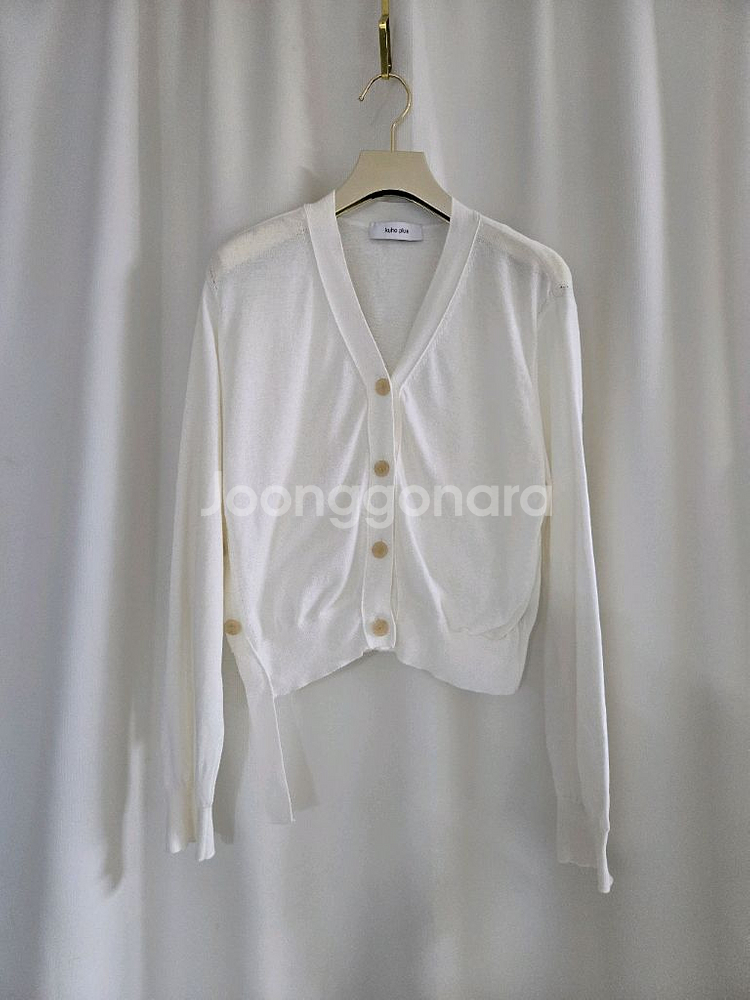 구호 플러스 화이트 니트 가디건--4