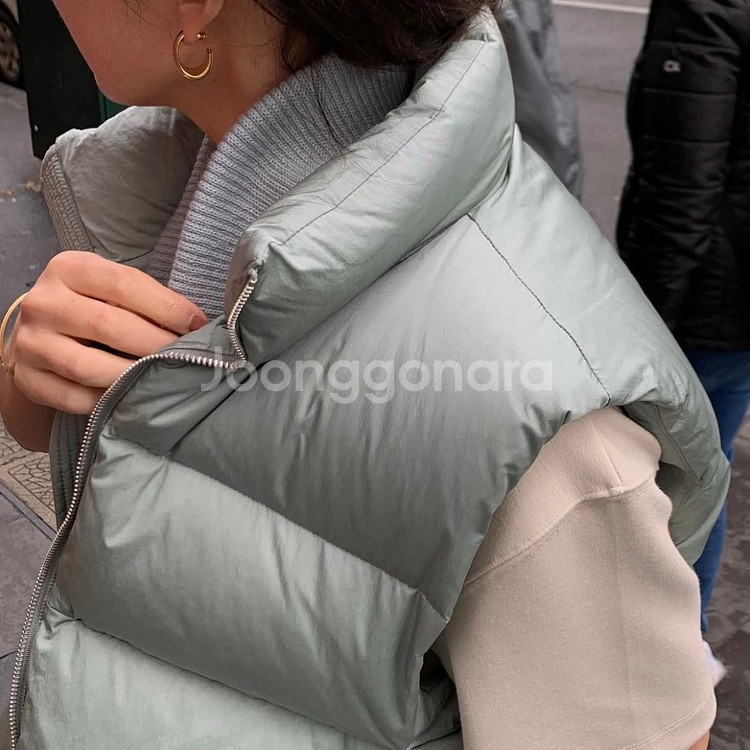 허앤쉬 니트 레이어 구스100 패딩 조끼 , 심볼 셋업--3