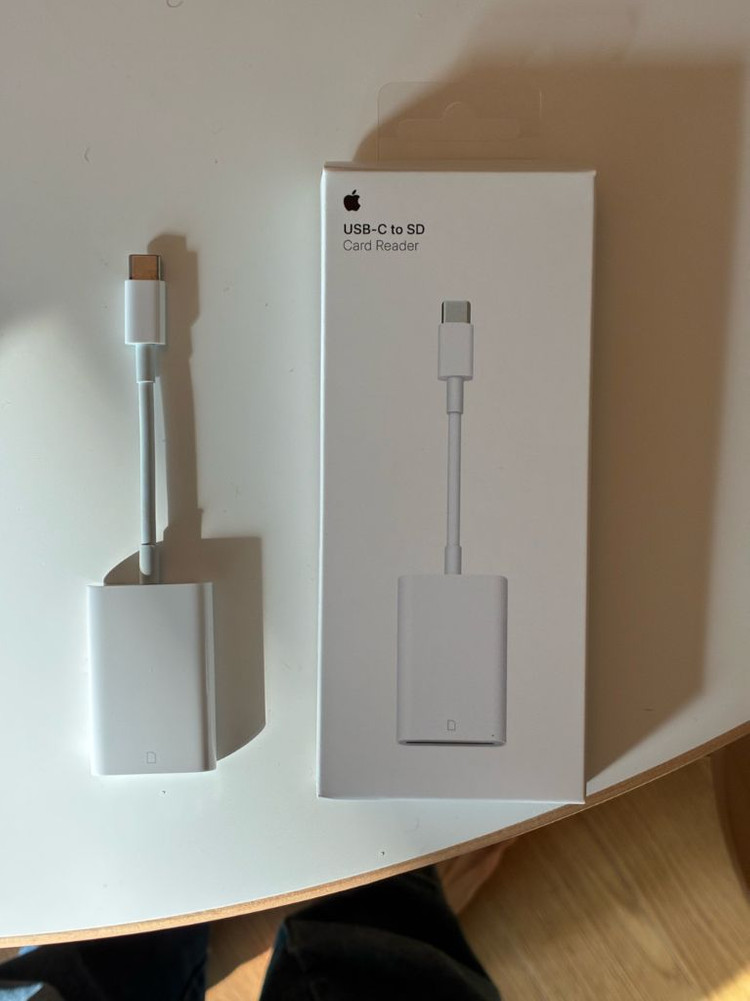 애플 정품 USB-C SD 카드리더기--1