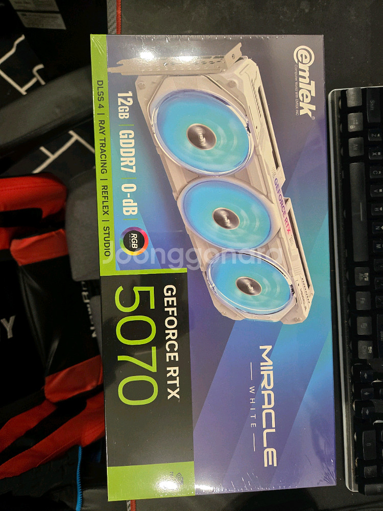 이엠택 RTX 5070 미라클 화이트 그래픽카드 미개봉 판매합니다--1