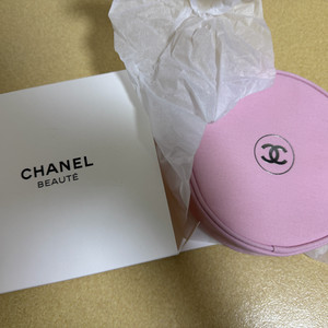 샤넬 뷰티 핑크 파우치. 베이지. 홀리데이