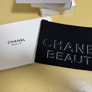 샤넬 뷰티 파우치 블랙