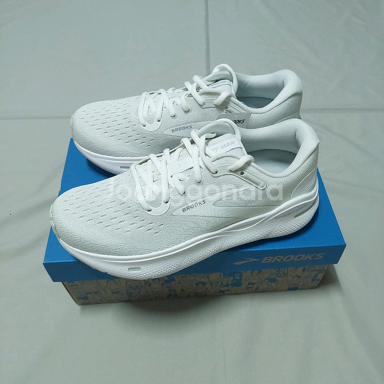 브룩스 남성 러닝화 고스트맥스1 새것 255 팝니다/글리세린/아드레날린/런닝화--0