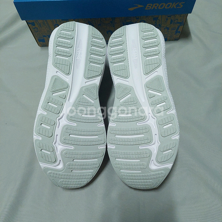 브룩스 남성 러닝화 고스트맥스1 새것 255 팝니다/글리세린/아드레날린/런닝화--4