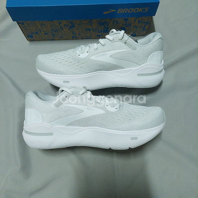 브룩스 남성 러닝화 고스트맥스1 새것 255 팝니다/글리세린/아드레날린/런닝화--6