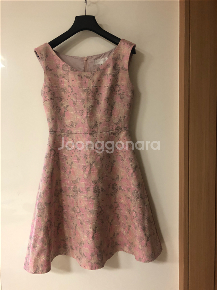 질스튜어트 바비 햅번 자카드 플레어 민소매 나시 원피스 슬리브리스파티룩 생일룩 결혼식 하객룩--0