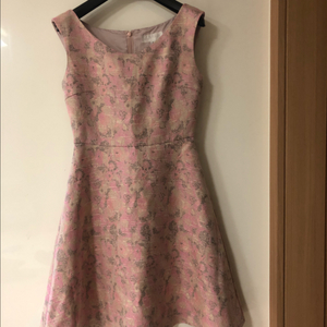 질스튜어트 바비 햅번 자카드 플레어 민소매 나시 원피스 슬리브리스파티룩 생일룩 결혼식 하객룩