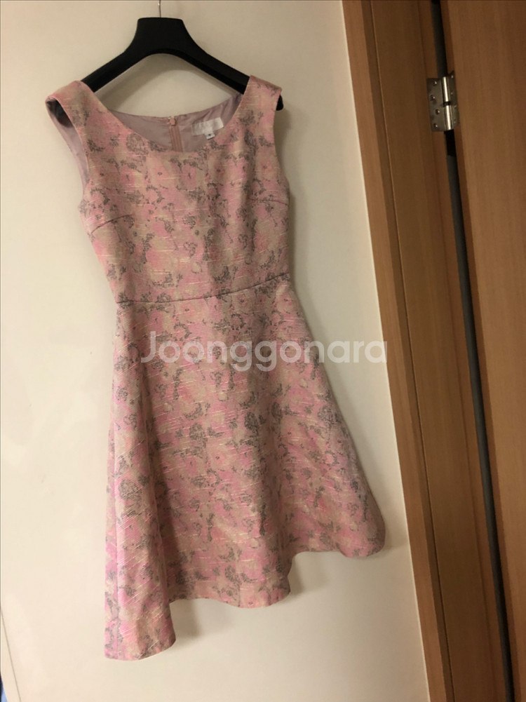 질스튜어트 바비 햅번 자카드 플레어 민소매 나시 원피스 슬리브리스파티룩 생일룩 결혼식 하객룩--1