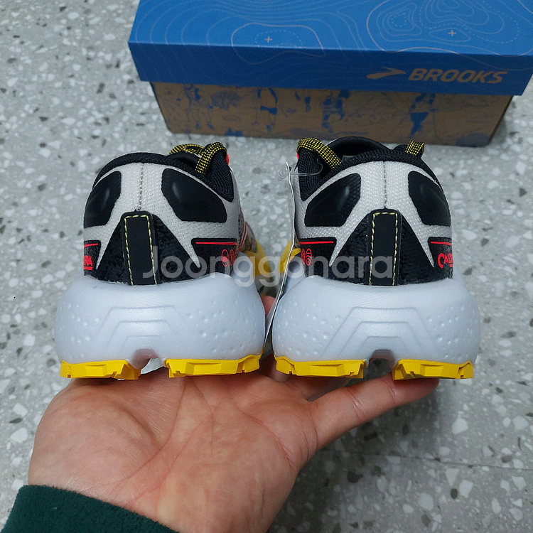 브룩스 여성 트레일 러닝화 칼데라7 새제품 220 230 235 240 팝니다--3