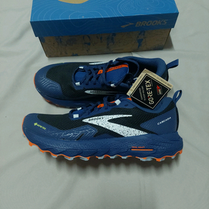 브룩스 남성 트레일 러닝화 캐스캐디아17 GTX 고어텍스 260 새제품 팝니다/ 아드레날린 칼데라 글리세린