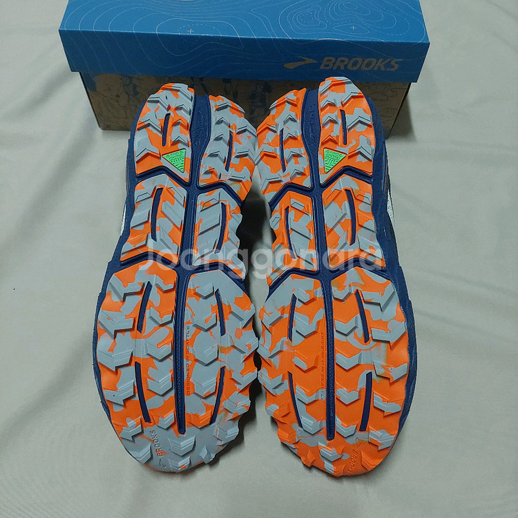 브룩스 남성 트레일 러닝화 캐스캐디아17 GTX 고어텍스 260 새제품 팝니다/ 아드레날린 칼데라 글리세린--3