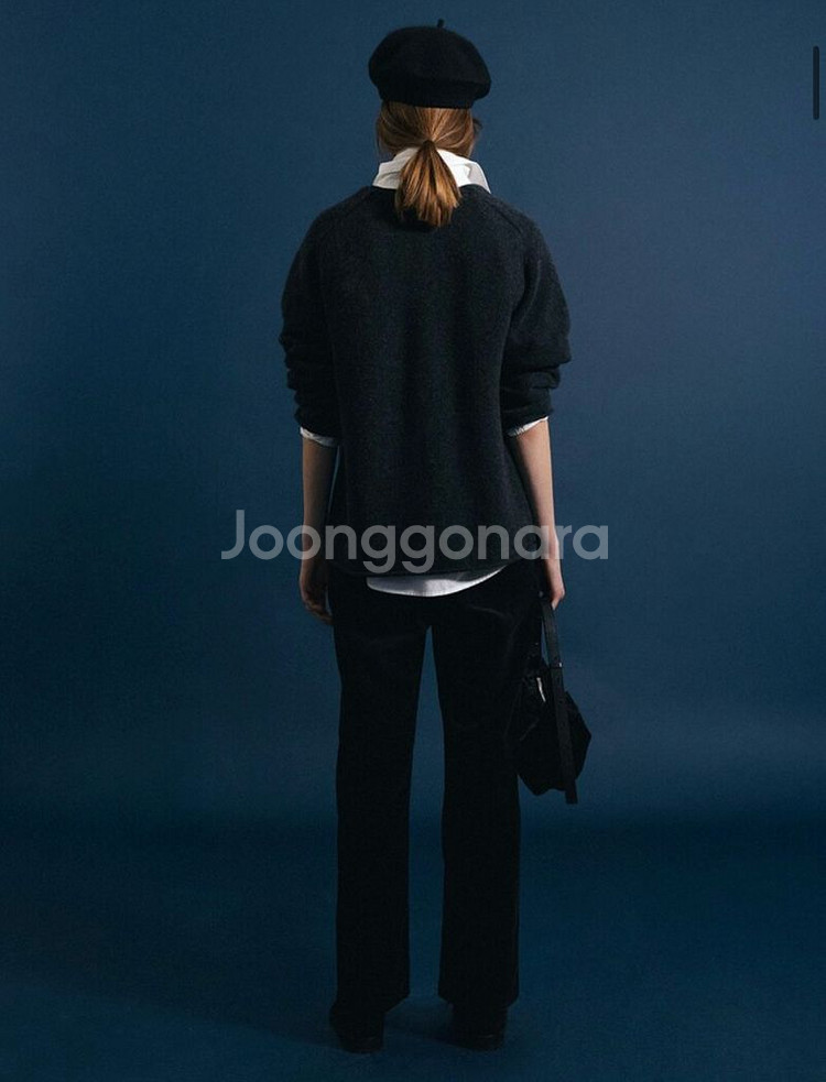 낫띵리튼 Cerin deep v-neck pullover (Charcoal)--1