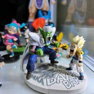 드래곤볼 캡슐 오천크스 피콜로 피규어 팝니다.