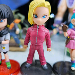 드래곤볼 월콜 인조인간 18호 피규어 팝니다.