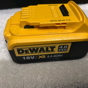 디월트 18V 리튬이온 배터리