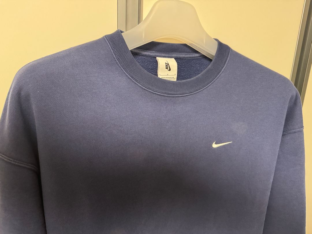 나이키 솔로 스우시 네이비 맨투맨--1