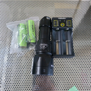 트라이온 TS-4 수중랜턴 팝니다. 이미지