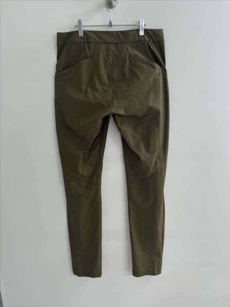 아크테릭스 바지 이미지