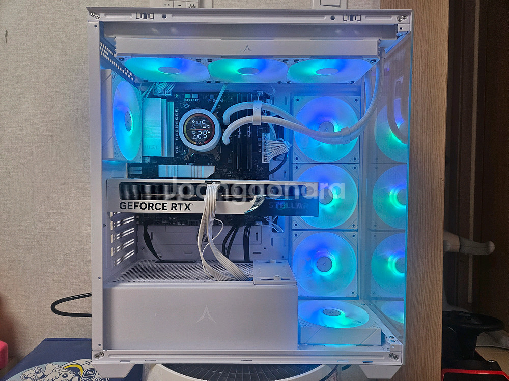 (새재품)9800x3d, 5070, B850M, 32기가 고사양 화이트 게이밍 본체--0