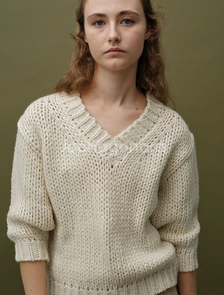 낫띵리튼 Wide v-neck sweater (Ivory)--0