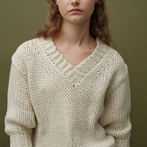 낫띵리튼 Wide v-neck sweater (Ivory)