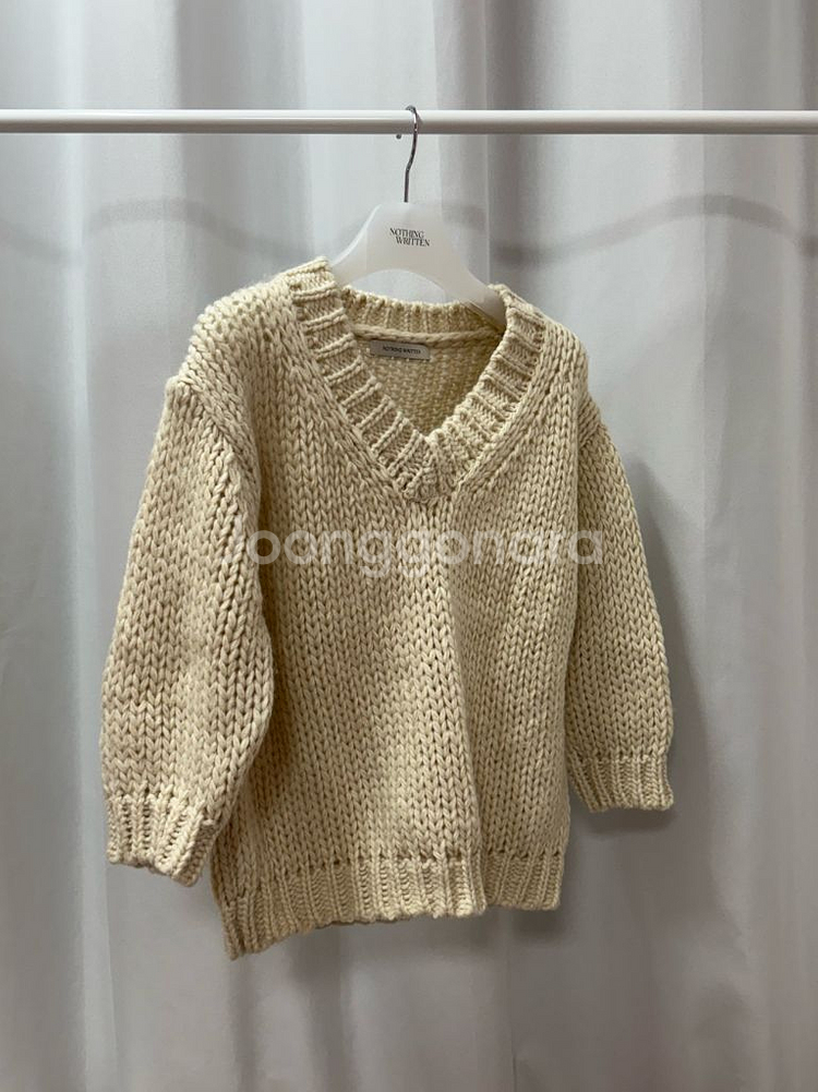 낫띵리튼 Wide v-neck sweater (Ivory)--3