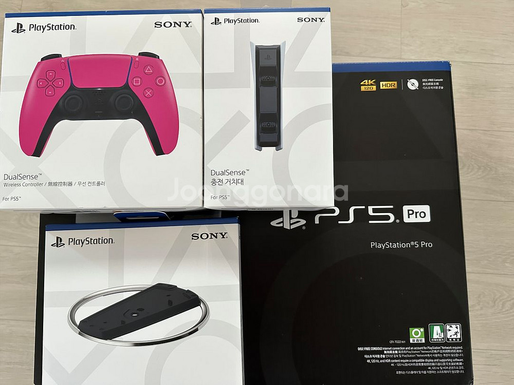 PS5 Pro + 듀얼센스 + 받침대 + 충전거치대--0