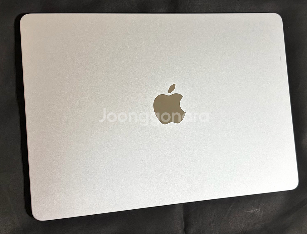 맥북 에어 M4 13 16/512 스카이 블루 애케플영문 키보드하자없고 외관 깨끗합니다박스 및 구성품 모두 있어요배--0