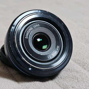 삼성 NX 30mm F2 렌즈
