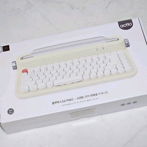 (미개봉) 액토 레트로 미니 블루투스 키보드 B305