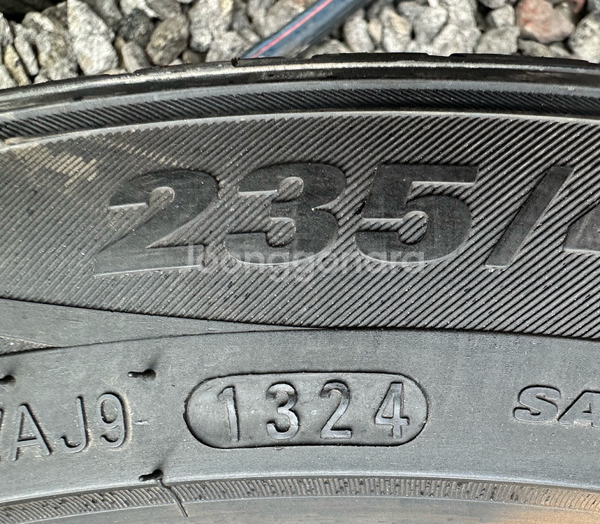 235 45 18금호중고타이어2개2354518--3