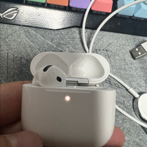 무선 이어폰 에어팟4(노캔X) 본체&왼쪽