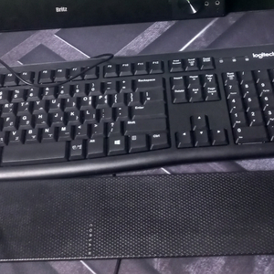 로지텍 K120 키보드 + 스마텍 버티컬 무선 마우스 + 커세어 팜레스트 세트