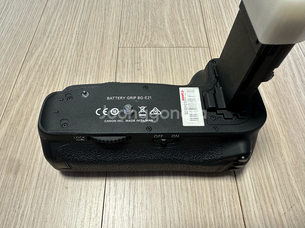 캐논 정품 BG-E21 (6D Mark2 육두막용) 세로그립 팝니다--3