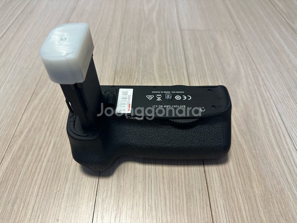 캐논 정품 BG-E21 (6D Mark2 육두막용) 세로그립 팝니다--1