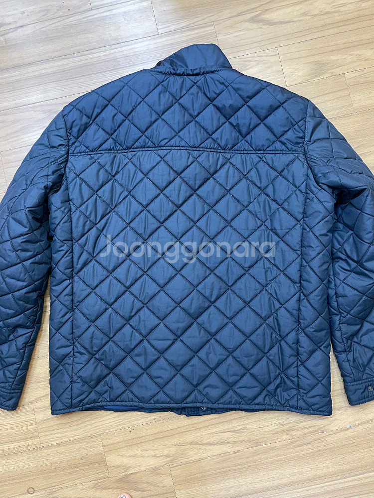 타미힐피거 네이비 퀼팅 자켓입니다. 사이즈는 XXL이고, 넉넉하게 입으실 분들께 추천드려요. 가슴 부분에 있는 포켓--1