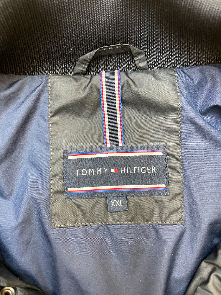 타미힐피거 네이비 퀼팅 자켓입니다. 사이즈는 XXL이고, 넉넉하게 입으실 분들께 추천드려요. 가슴 부분에 있는 포켓--3
