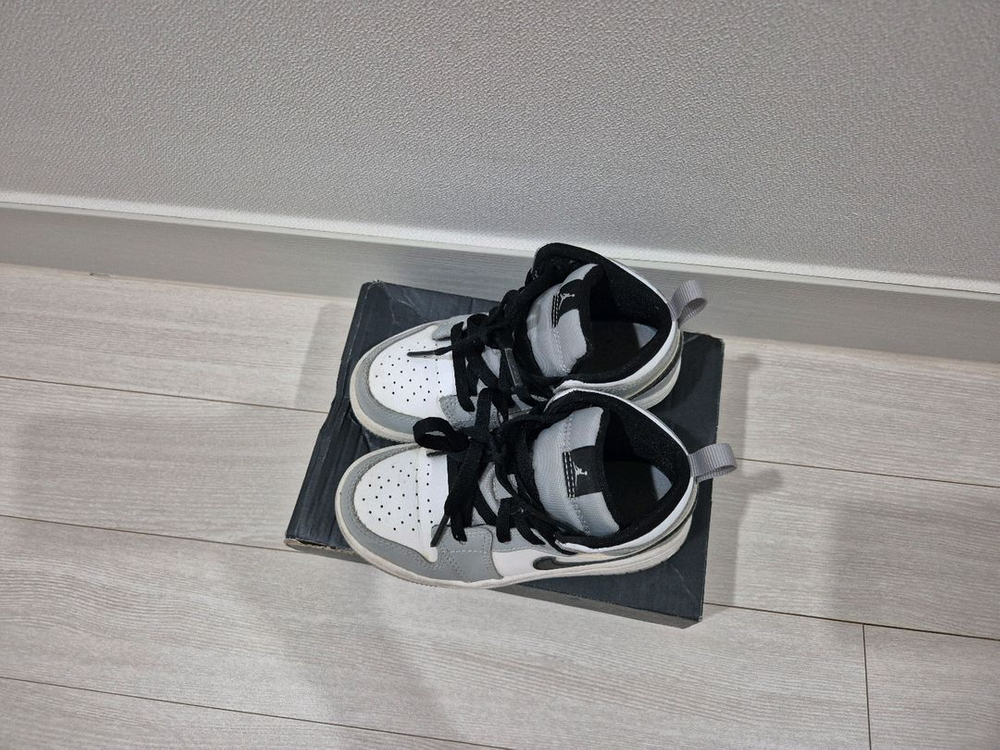 조던1 미드 라이트 스모크 그레이 td 9C 150--1