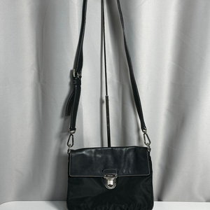 PRADA 블랙 나일론 & 레더 크로스백