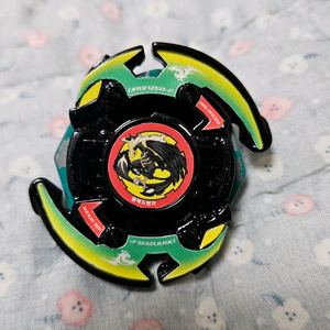 탑블레이드 아이산업제 도색작 블랙드랜져F 판매합니다.