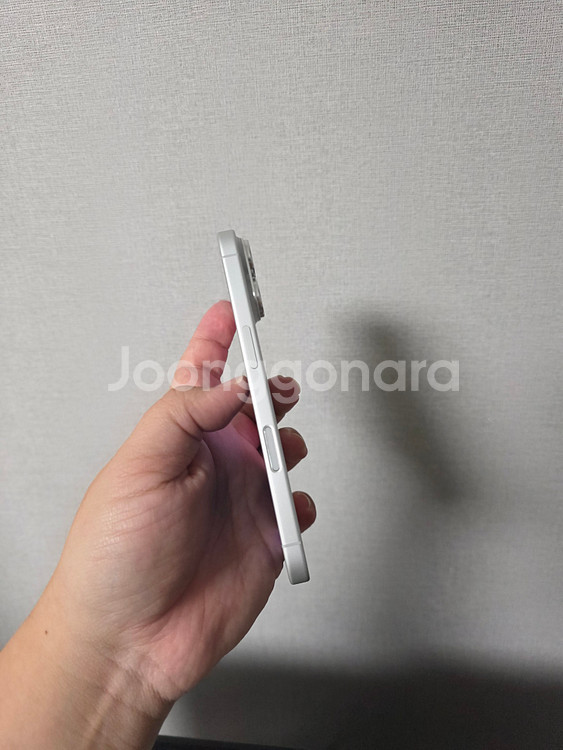 아이폰16 화이트 256기가 SS급 팝니다(배터리용량100%)--2