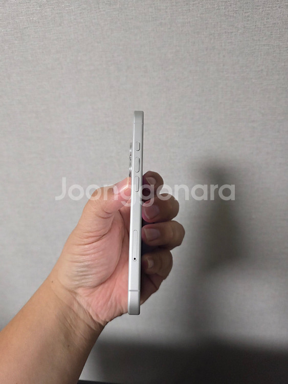 아이폰16 화이트 256기가 SS급 팝니다(배터리용량100%)--3